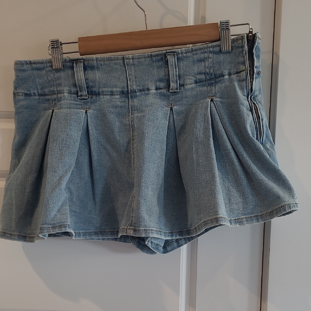 Refuge Denim Pleated Skort. Size M